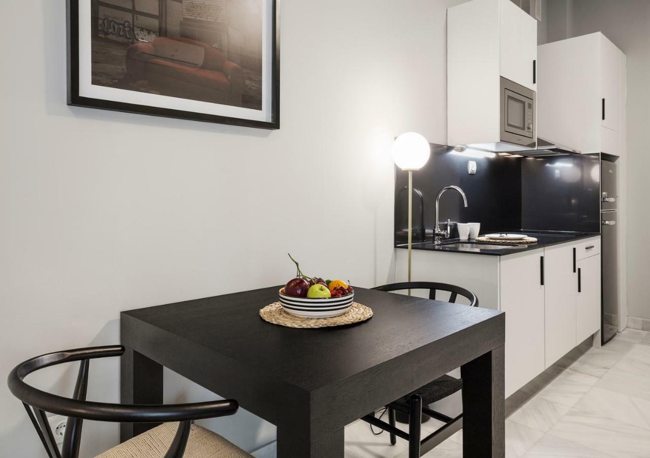 סביליה Apartamentos One Shot Conde De Torrejon מראה חיצוני תמונה