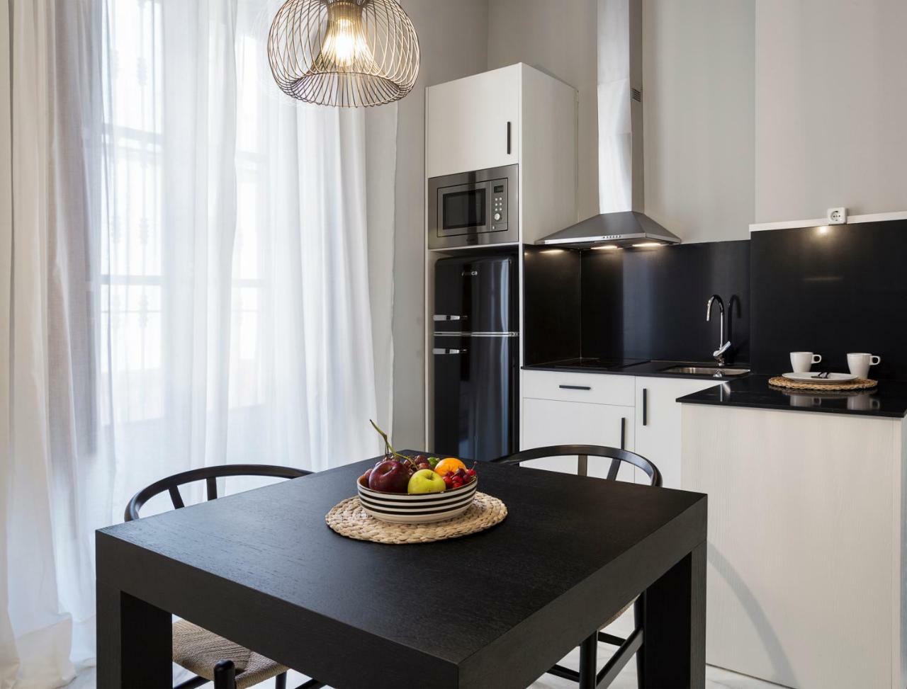 סביליה Apartamentos One Shot Conde De Torrejon מראה חיצוני תמונה