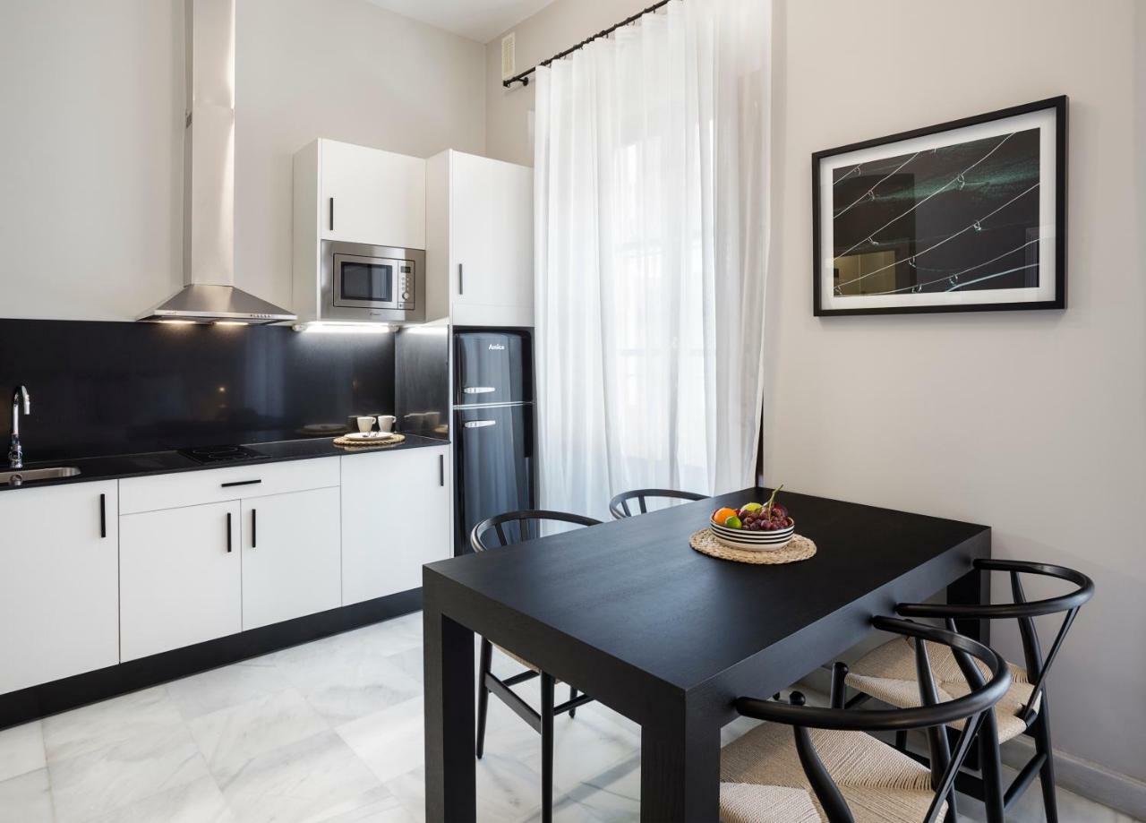 סביליה Apartamentos One Shot Conde De Torrejon מראה חיצוני תמונה