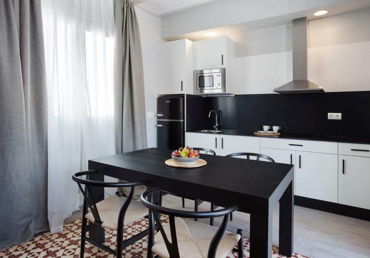 סביליה Apartamentos One Shot Conde De Torrejon מראה חיצוני תמונה